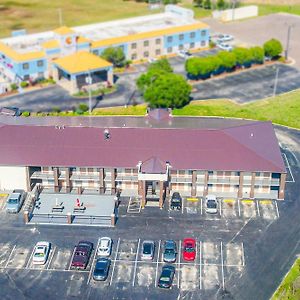 Oyo Hotel Brownsville Tn I-40